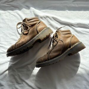 VTG Women’s (8) Dr. Martens Lace Up #8A54 Brown Boots